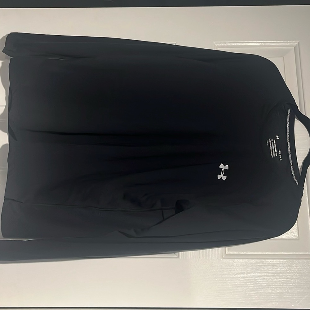 UA Black long sleeve LE T shirt Streaker